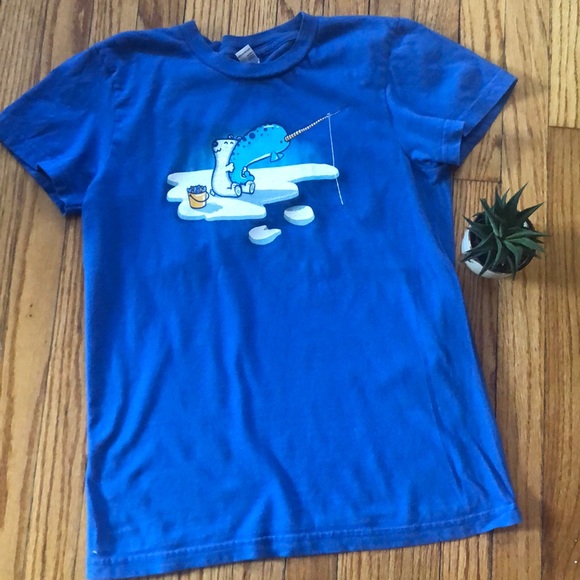 Blue t-shirt with polar bear and narwhal - Picture 1 of 6